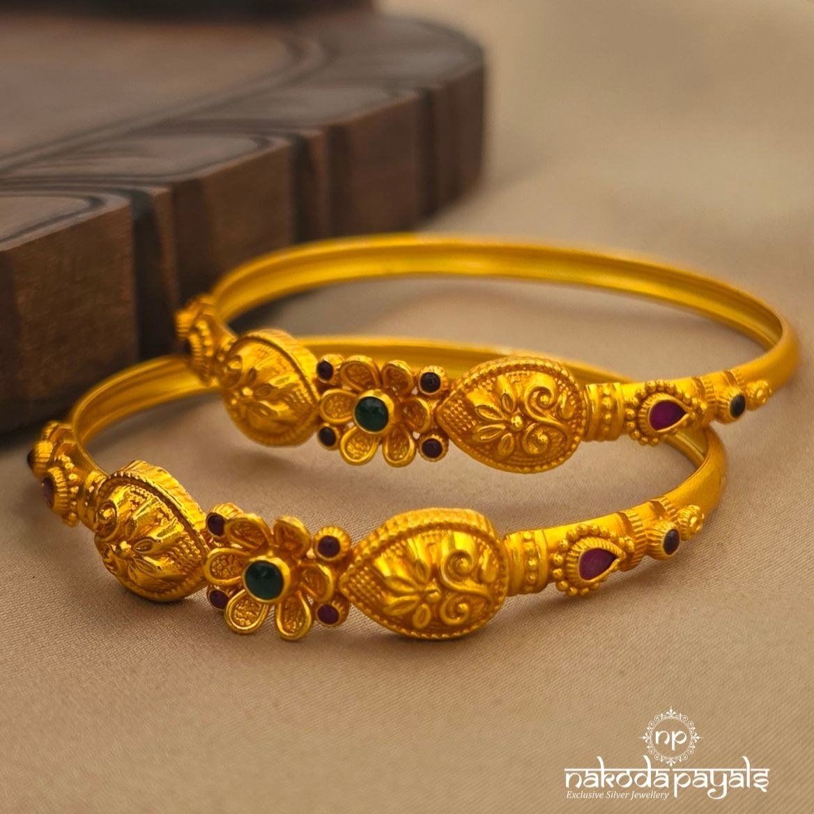 Green Dot Floral Bangles (Gk3414)