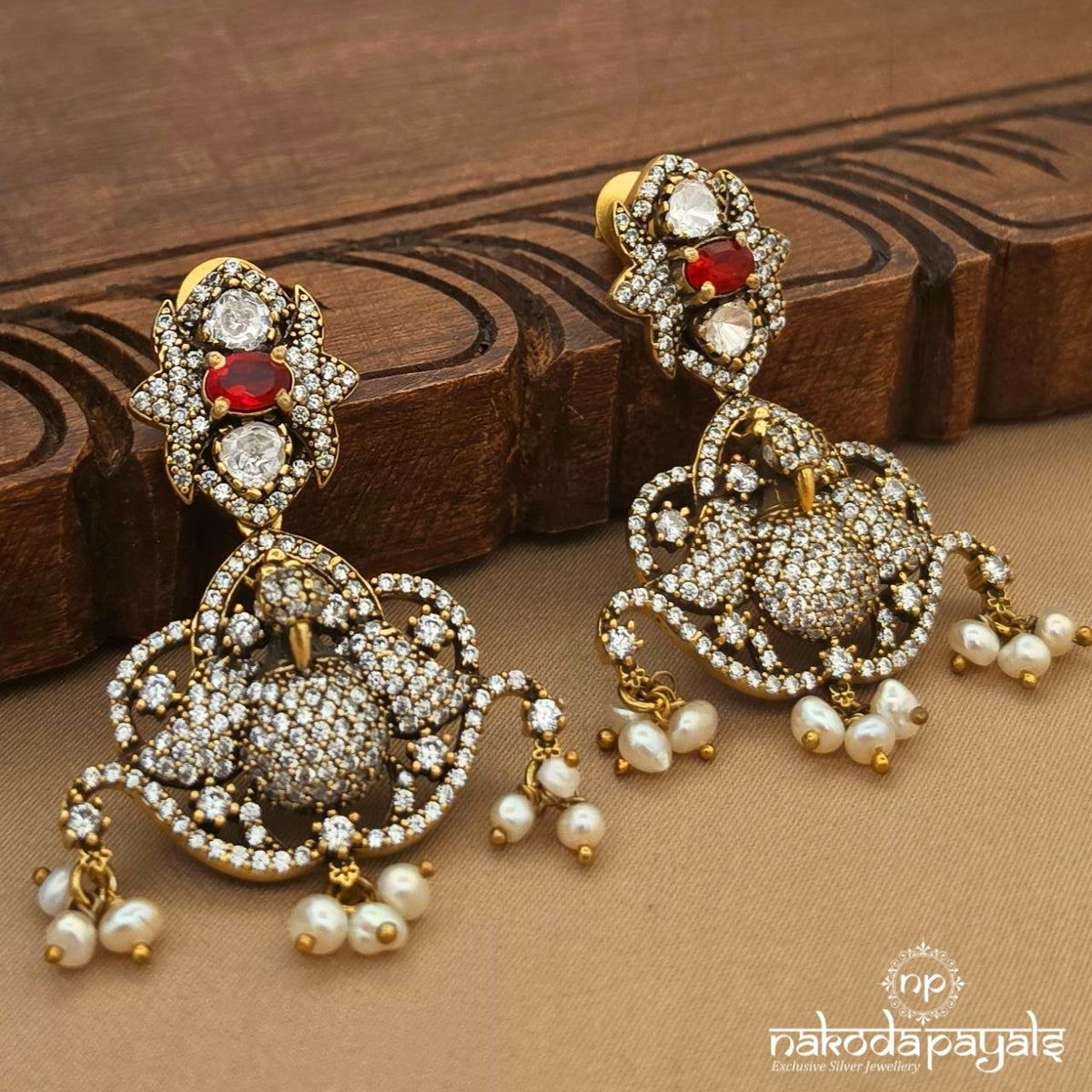 Birdy Pearl Chandbali (Ge11642)