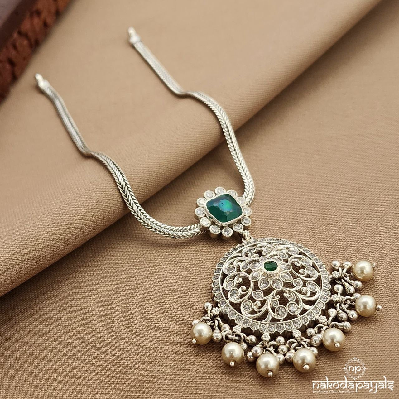 Green Pearl Drops Neckpiece (N11295)