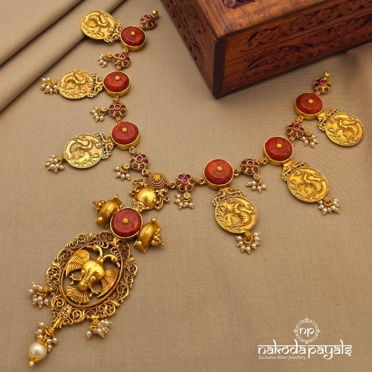 Traditional Coral Neckpiece (Gn10939)