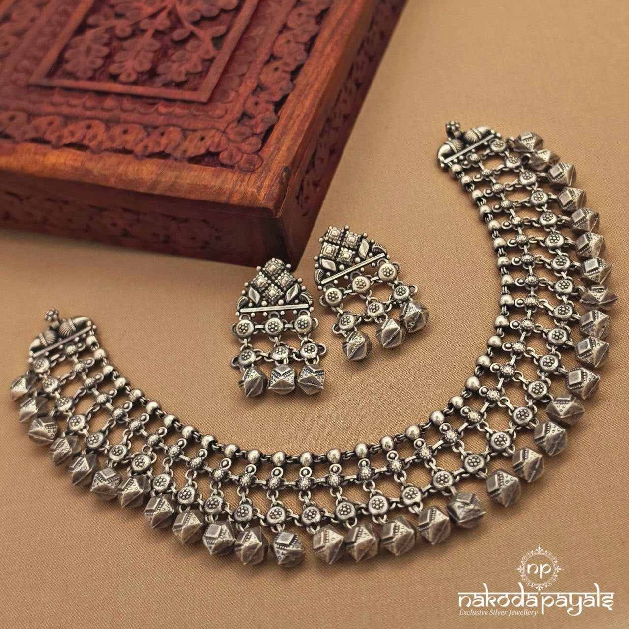 Floral Ball Drops Neckpiece With Earrings (N11747)