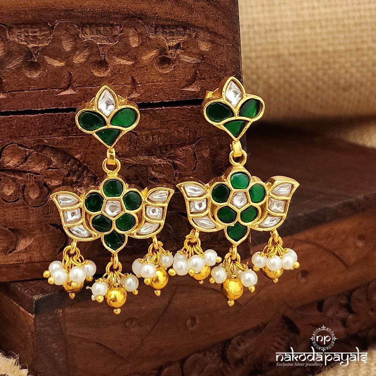Graceful Green Pearl Drops Earrings (Ge9543)
