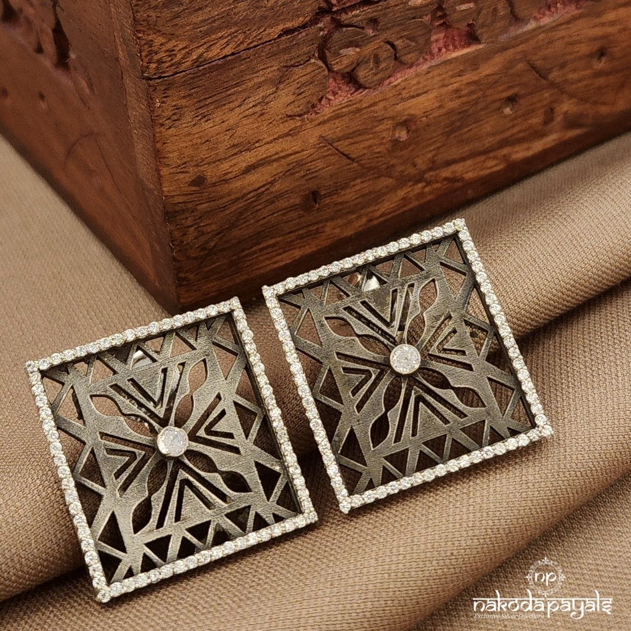 White Dot Square Studs (S3842)