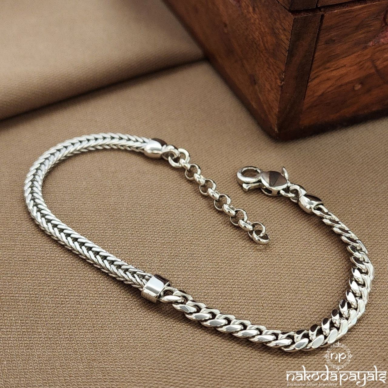 Sleek Men’s Bracelet (Mc1099)