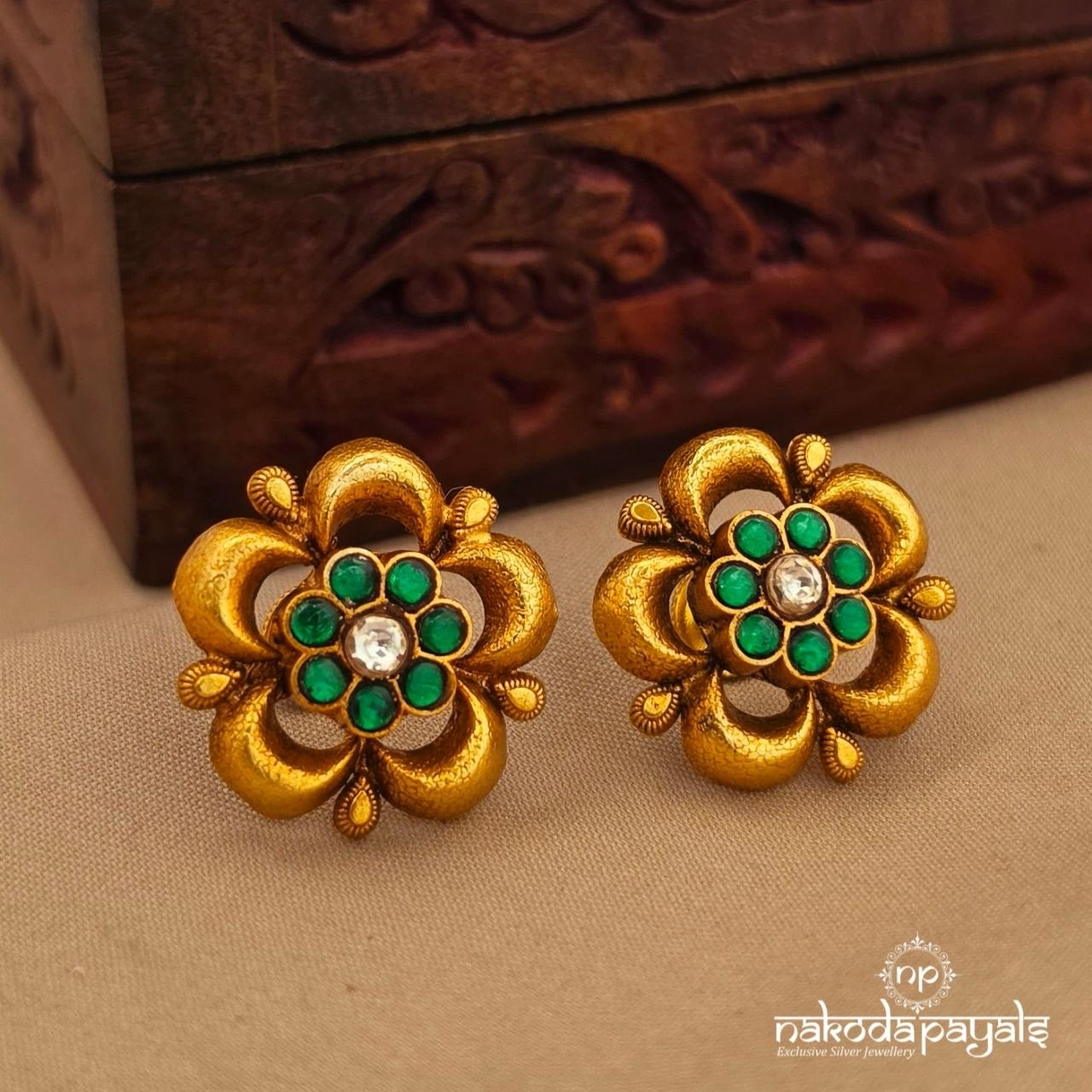 Green Floral Studs (Ge11252)