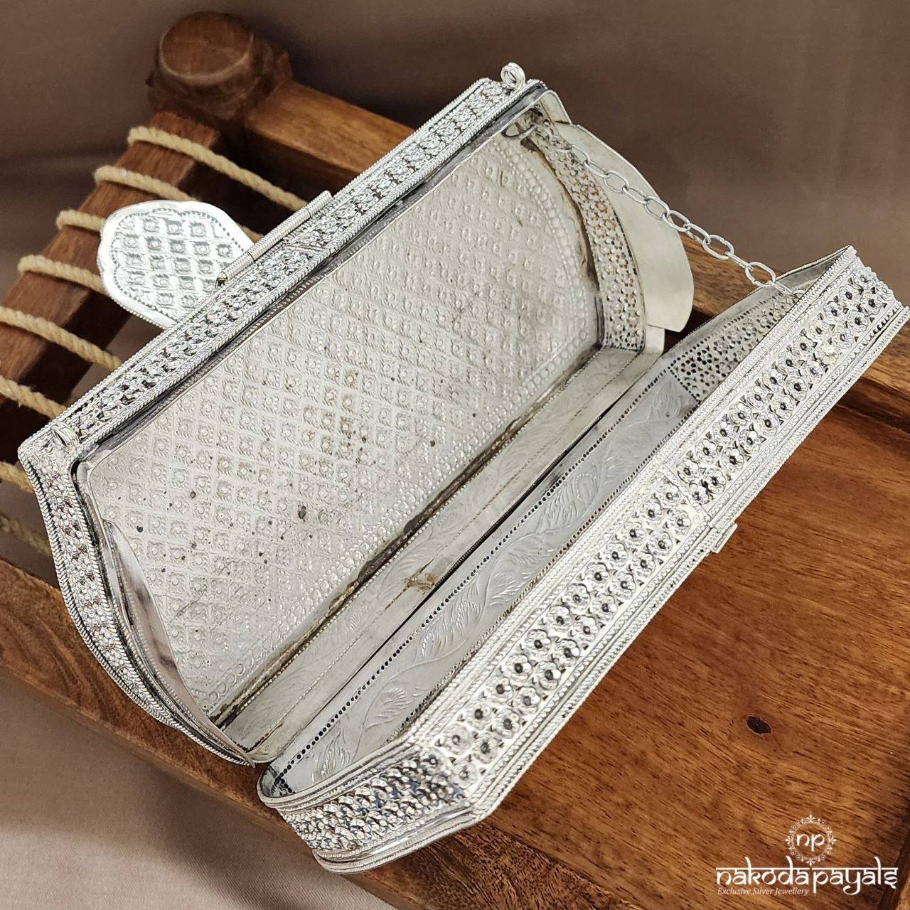 Elegant Gleam Clutch (Esa305)