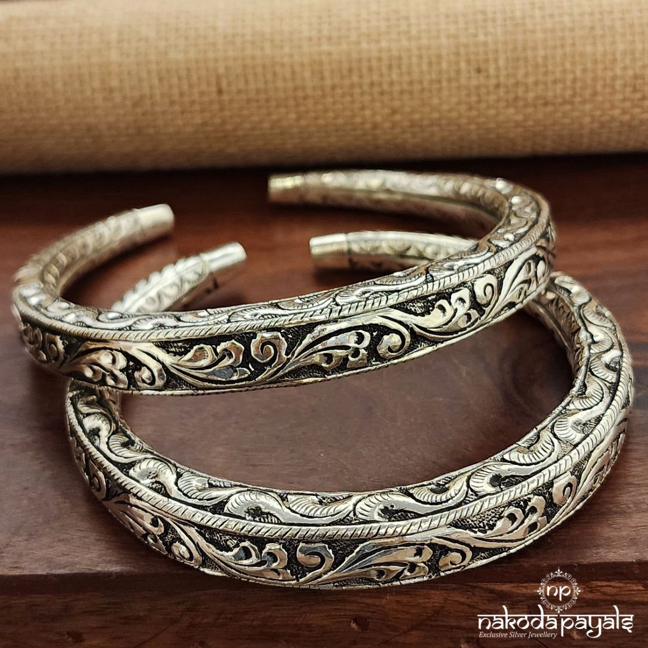 Graceful Openable Chitai Work Ankle Kada Pair (A2309)