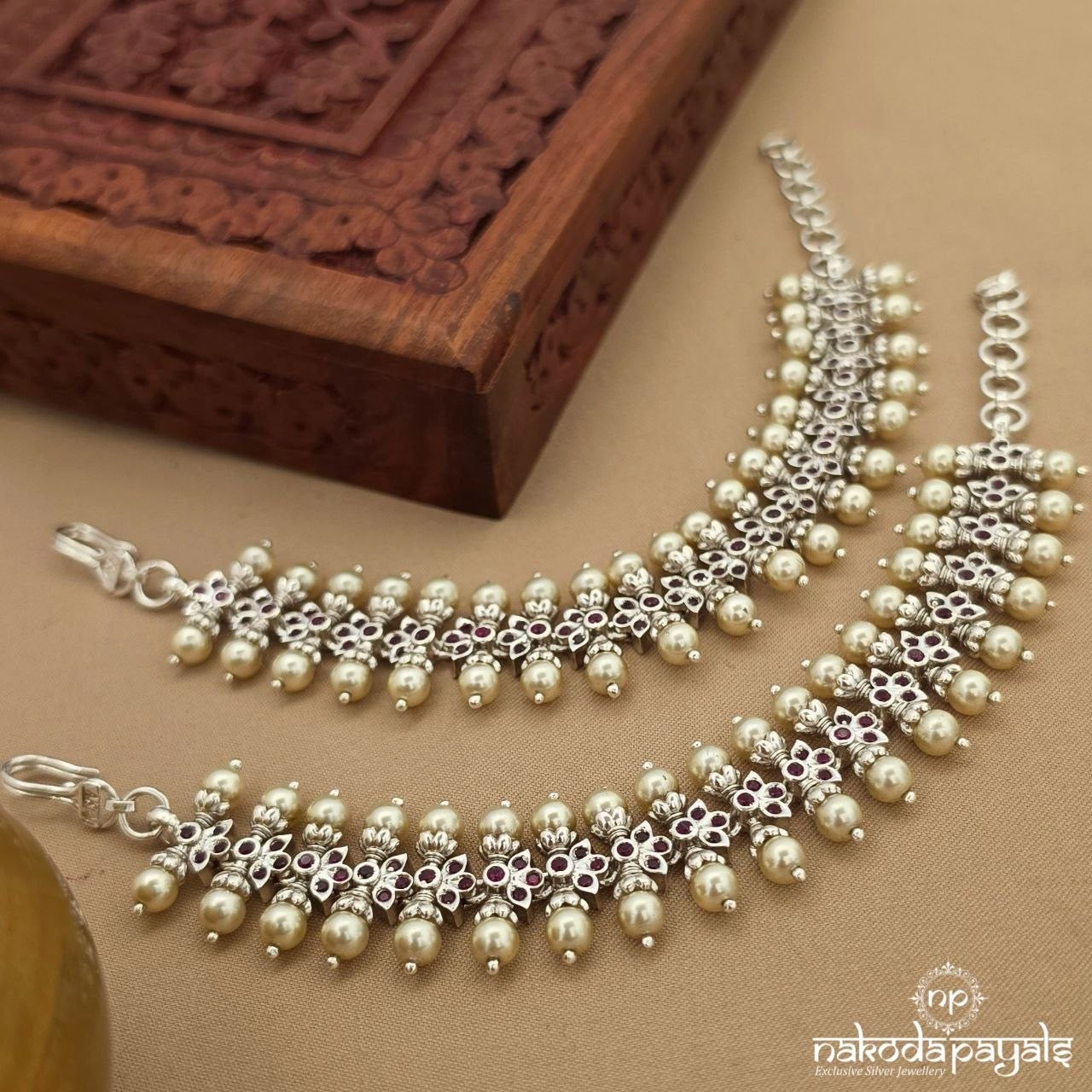 Pearly Floral Maati (M0483)