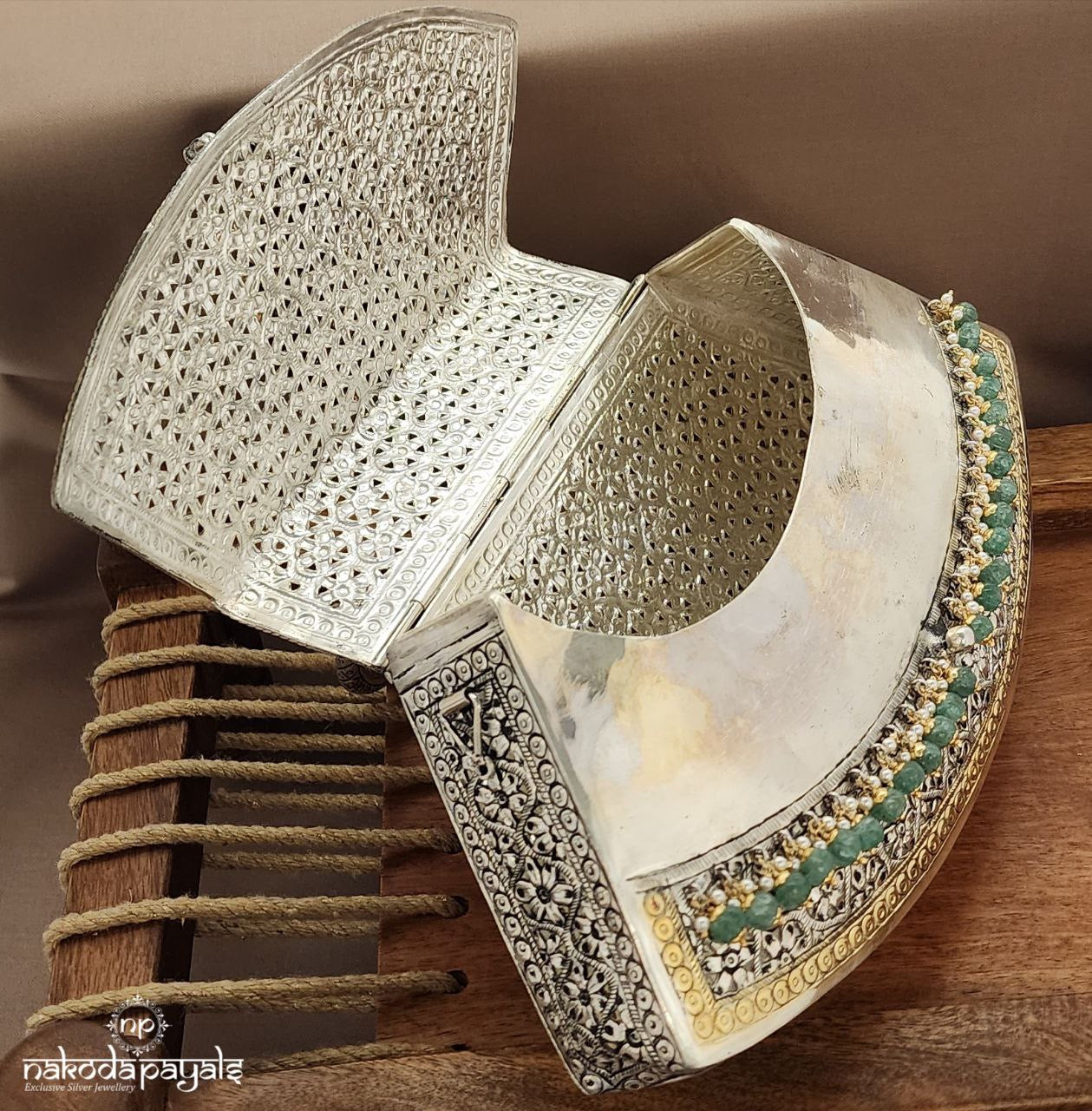 Shreenathji Green Drops Dual Tone Moissanite Purse (Esa310)