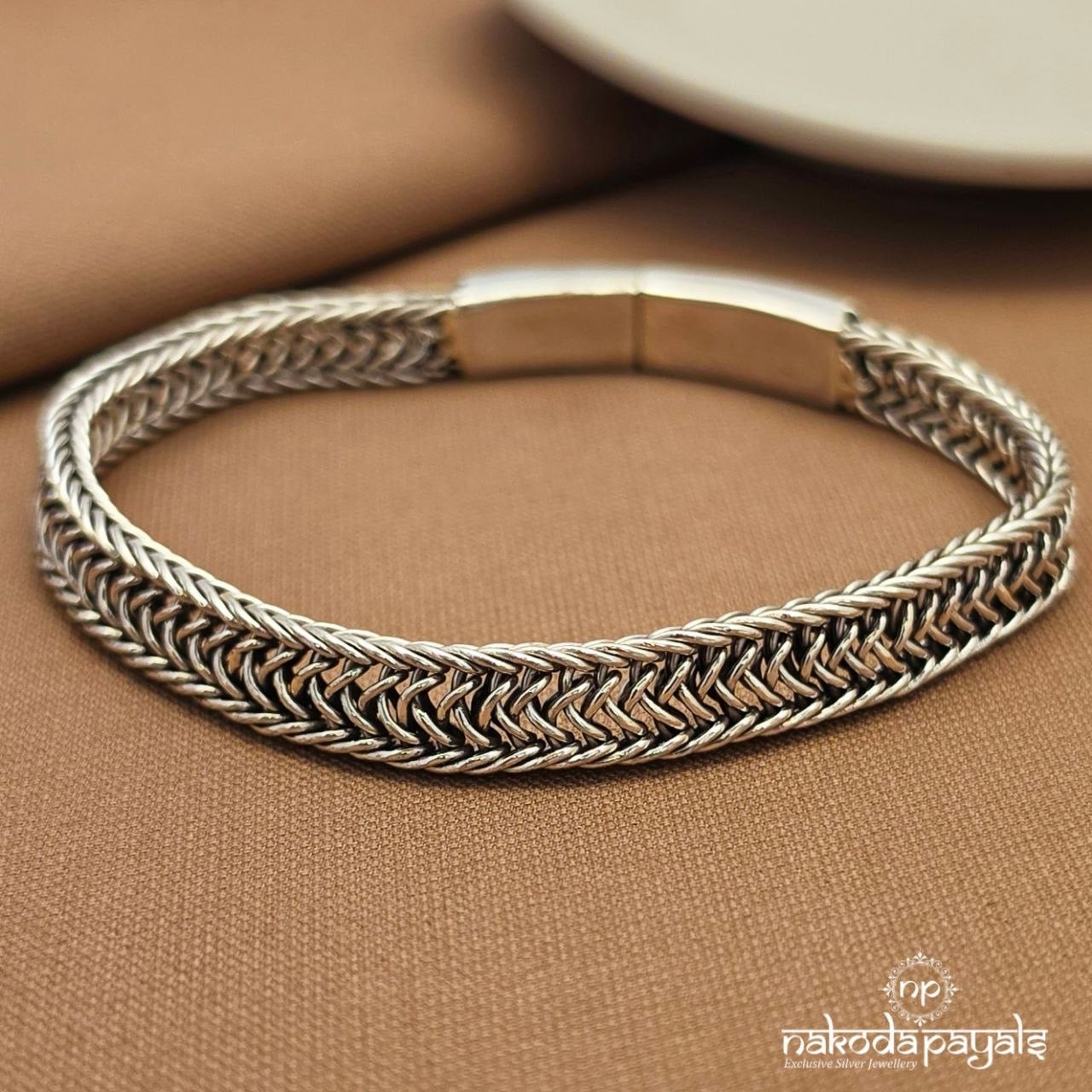 Classic Trendy Men’s Bracelet (Mc1140)