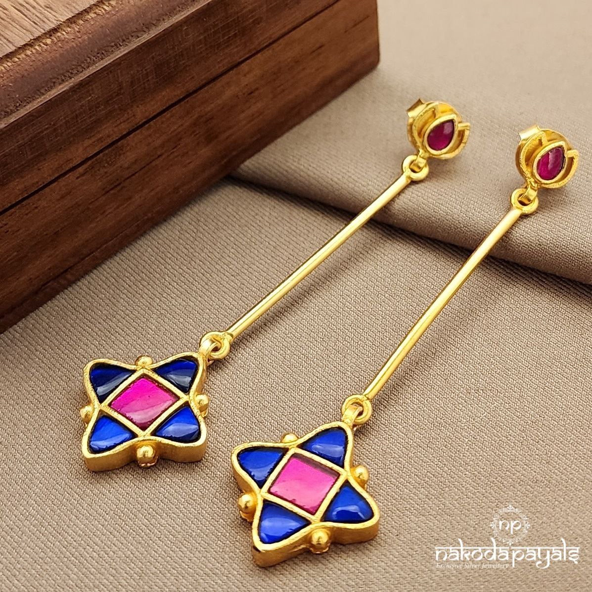 Eye Catching Blue Drop Kundan Earrings (Ge9702)