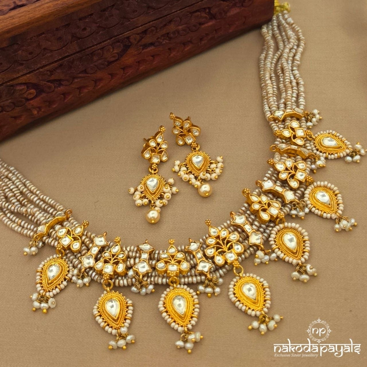 Kundan Layered Pearl Neckpiece With Earrings (Gn10959)
