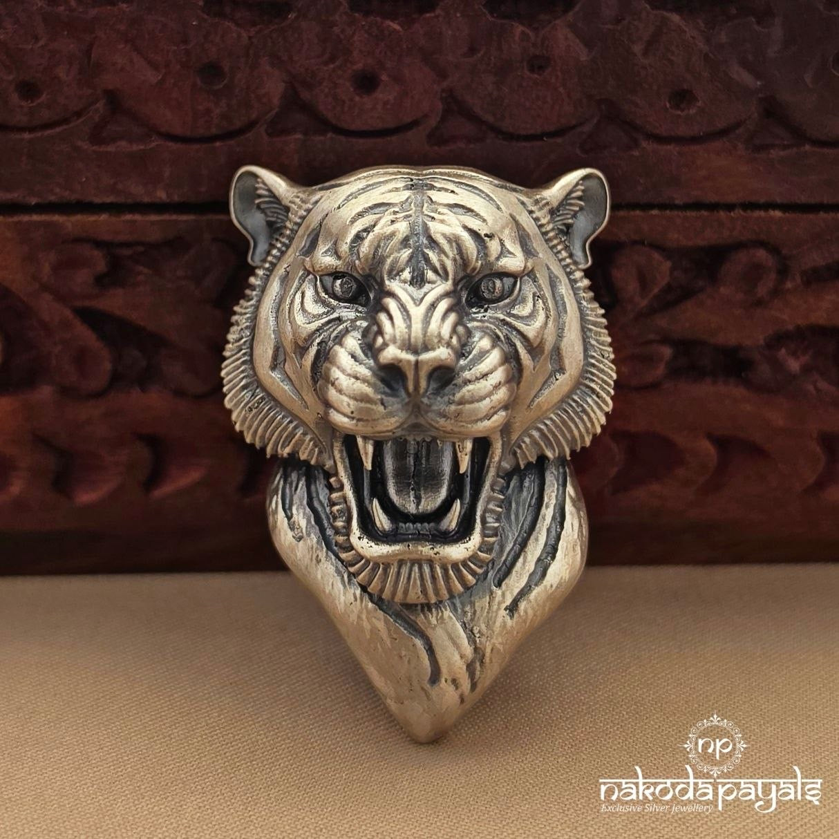 Glorious Tiger Brooch (St2148)