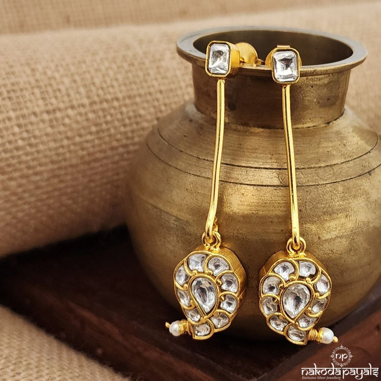 White Mango Drop Kundan Earrings (Ge9549)
