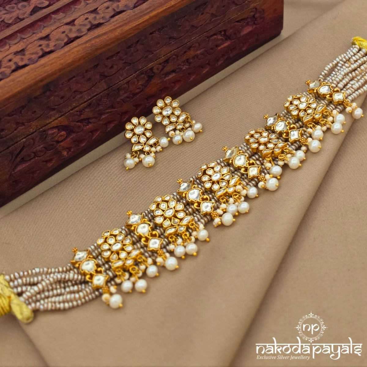 Floral Kundan Choker With Earrings (Gn10952)