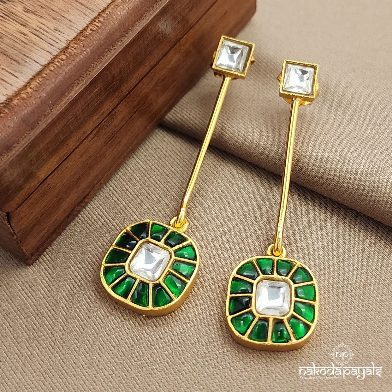 Emerald Squarish Drop Kundan Earrings (Ge9703)
