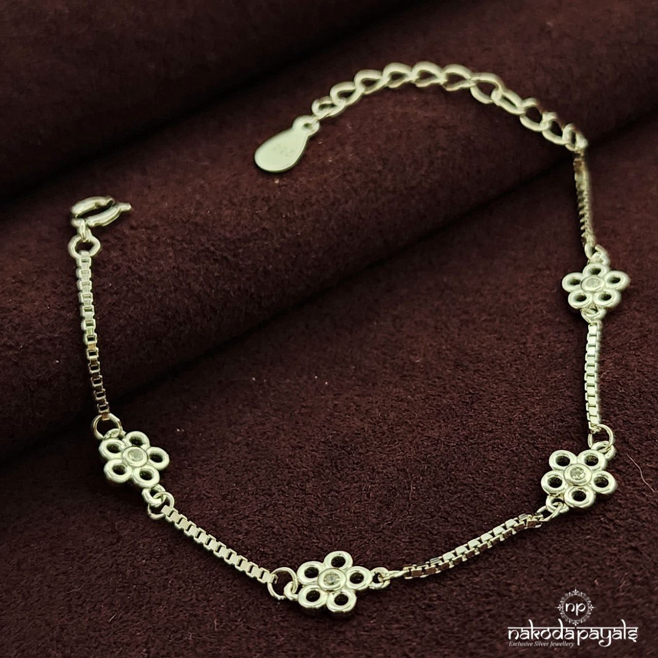 Pretty Flower Bracelet (St3732)