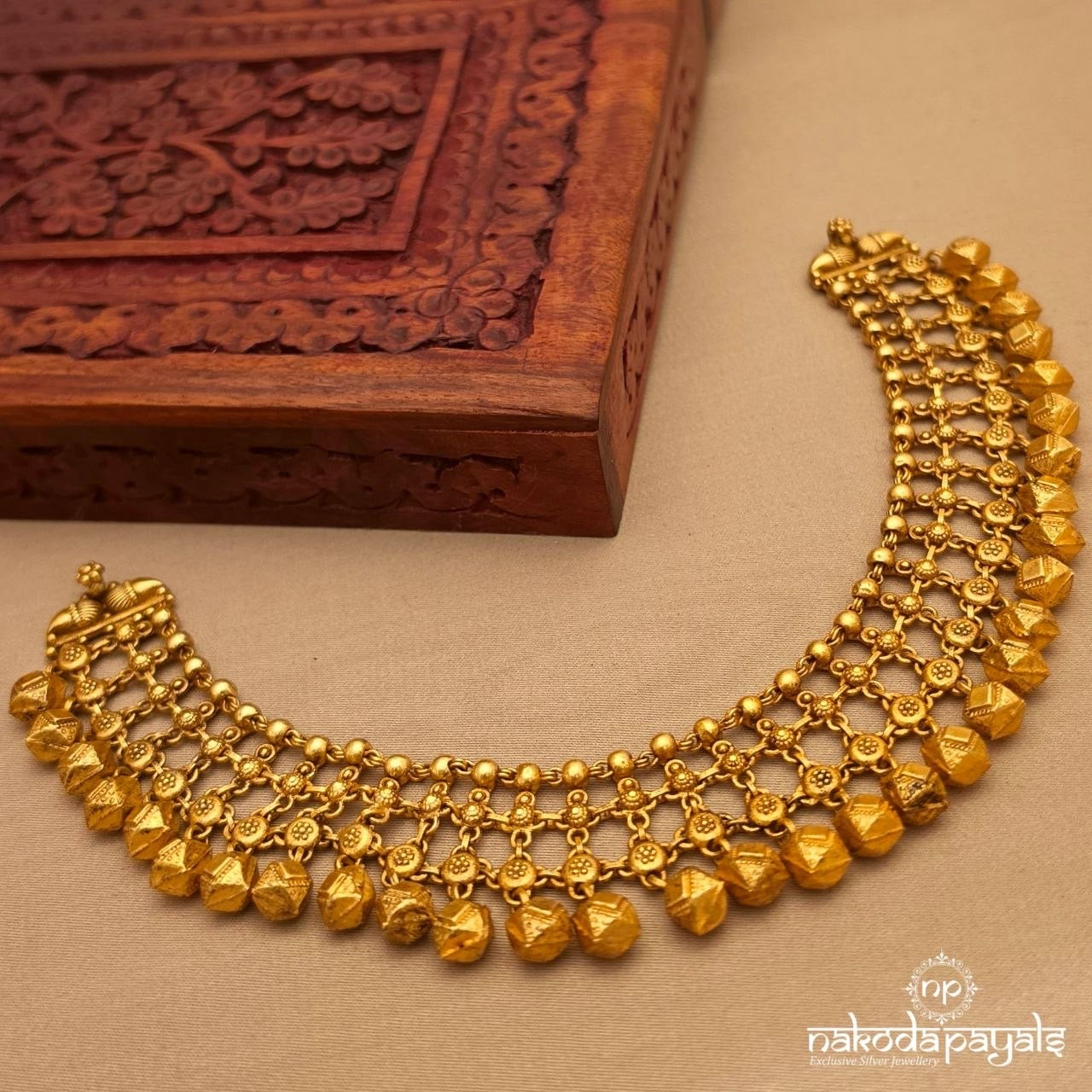 Elegant Ball Drop Neckpiece (Gn10325)