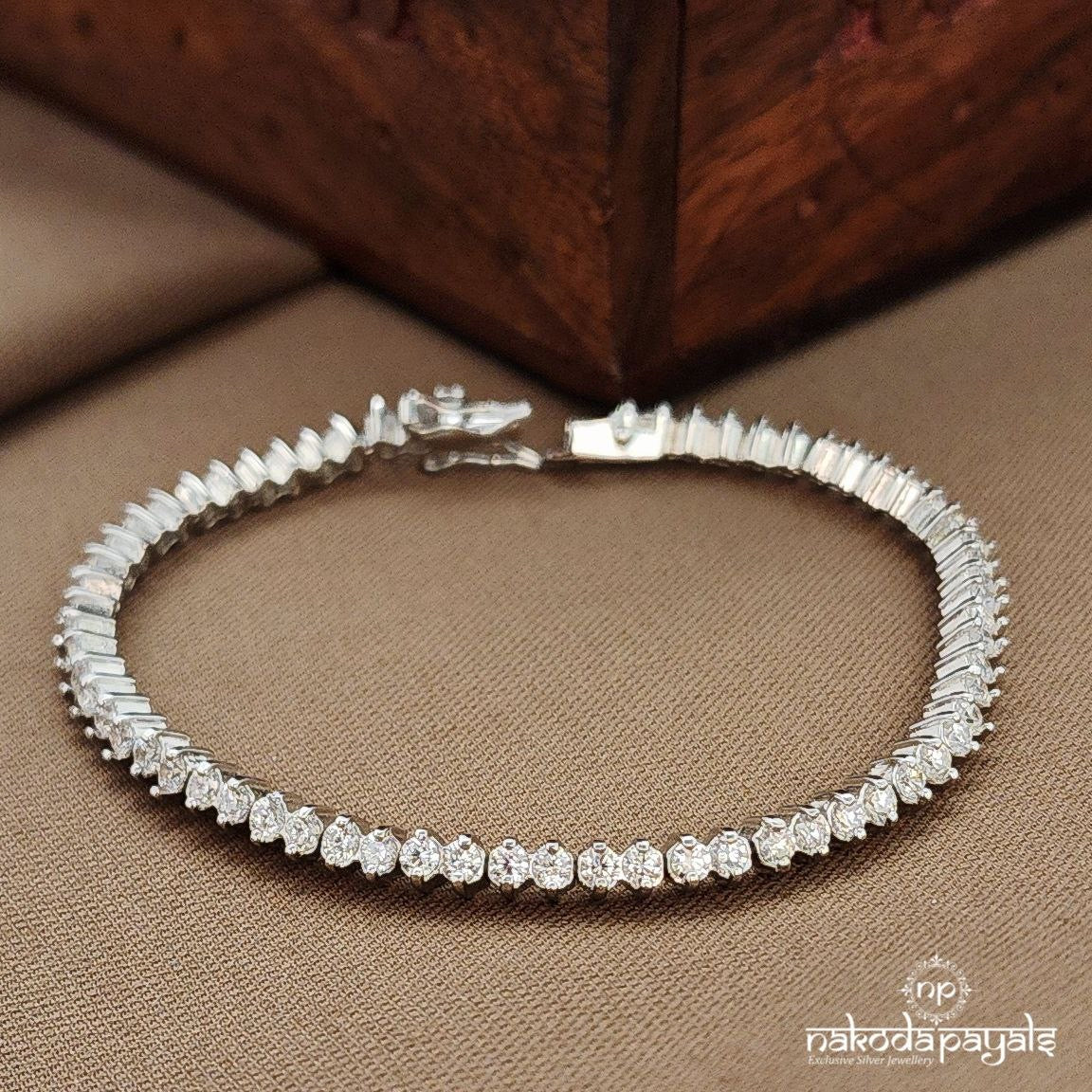 Elegant Tennis Bracelet (St3749)