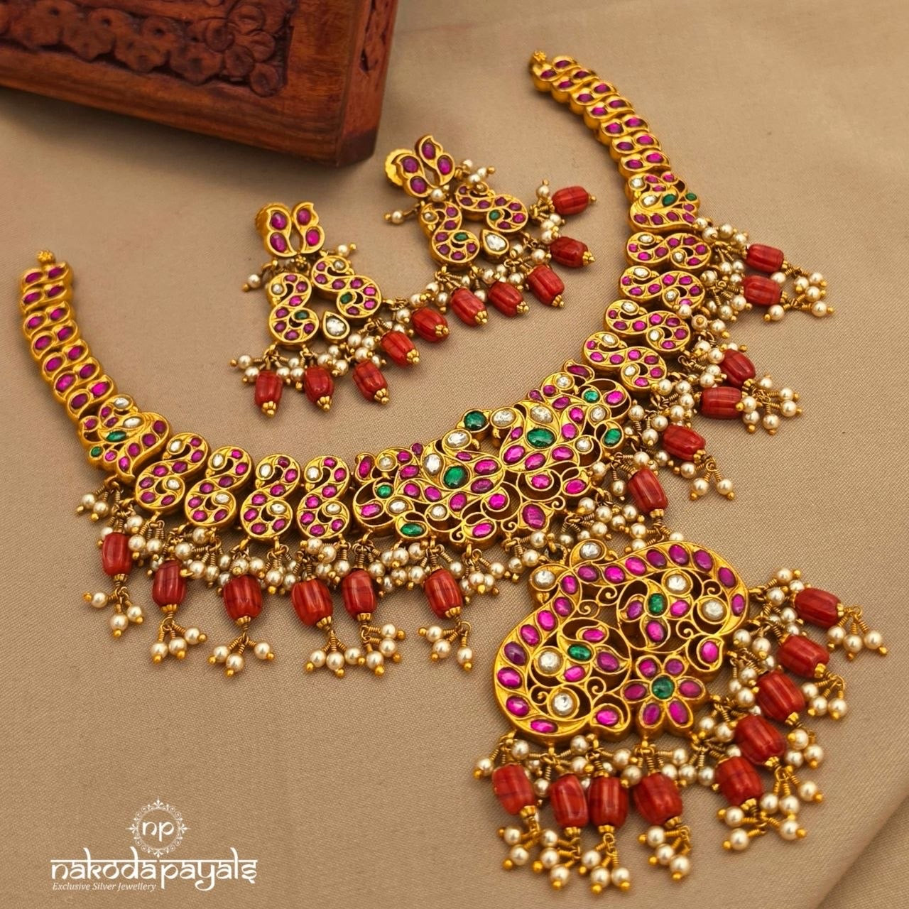 Grand Coral Neckpiece With Earrings (Gn10402)