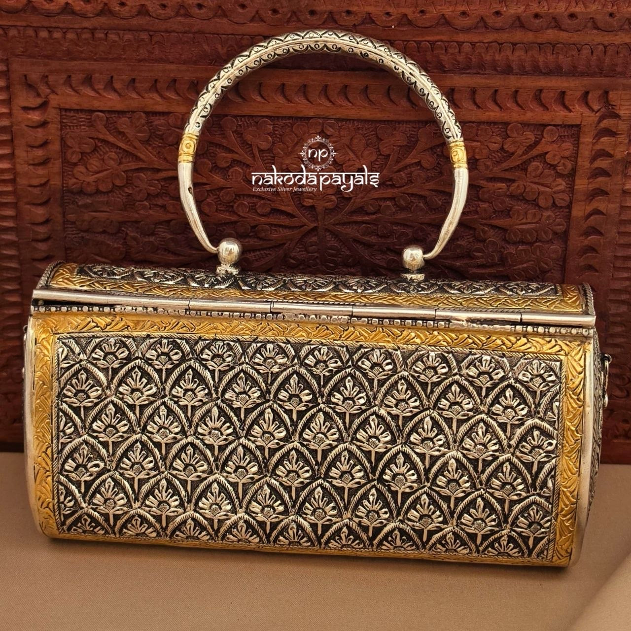 Grand Green Moissanite Dual Tone Clutch (Esa340)