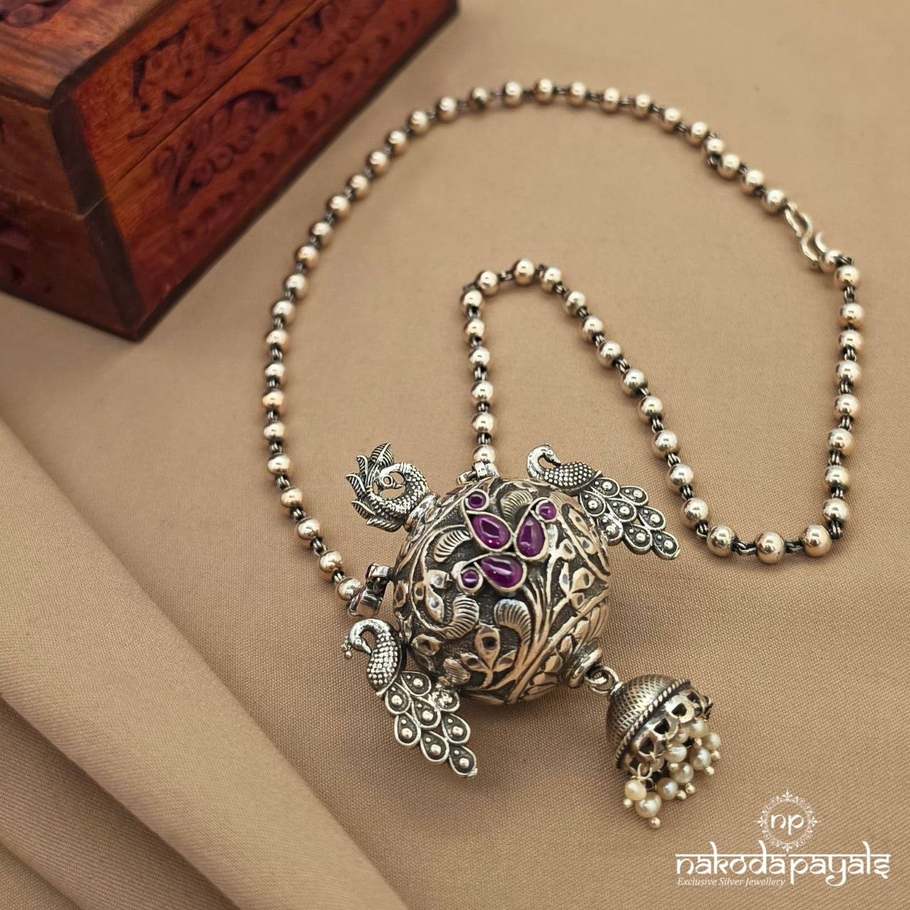 Graceful Peacock Ball Neckpiece (N11897)