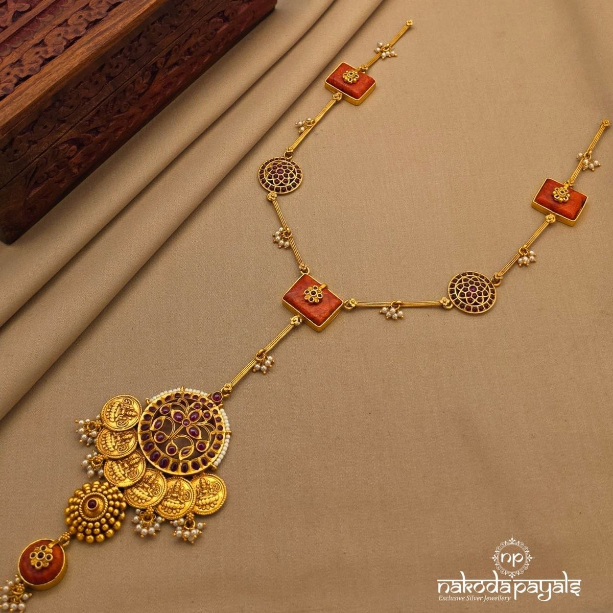 Elegant Coral Neckpiece (Gn10938)