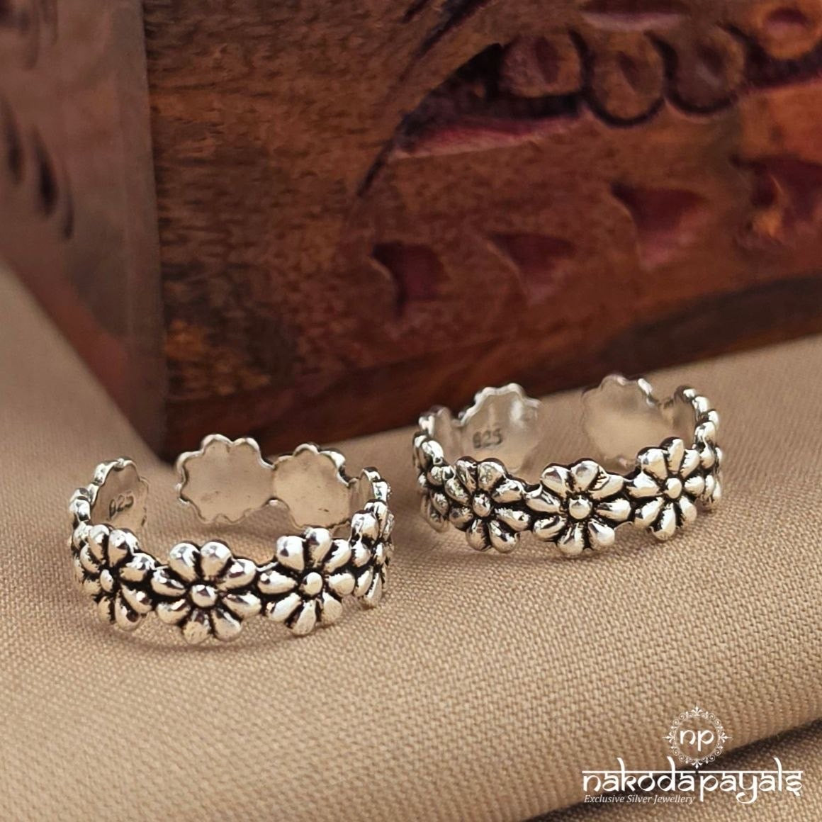 Pretty Floral Toerings (T4935)