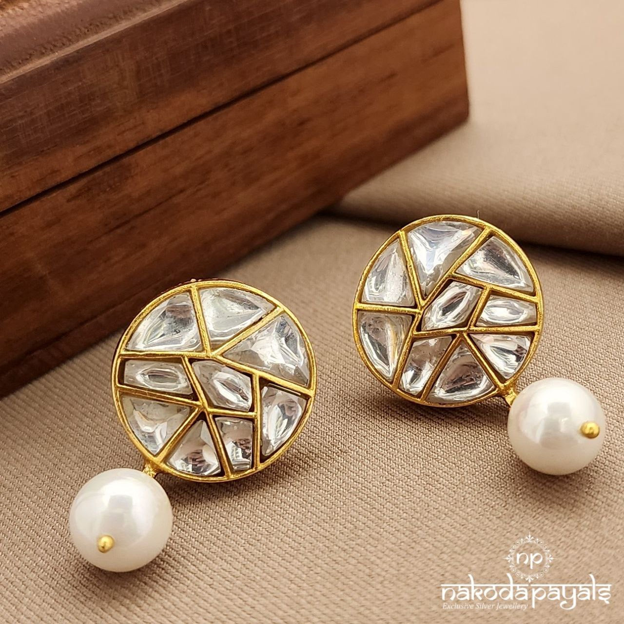 Elegant White Pearl Drop Kundan Studs (Ge9718)