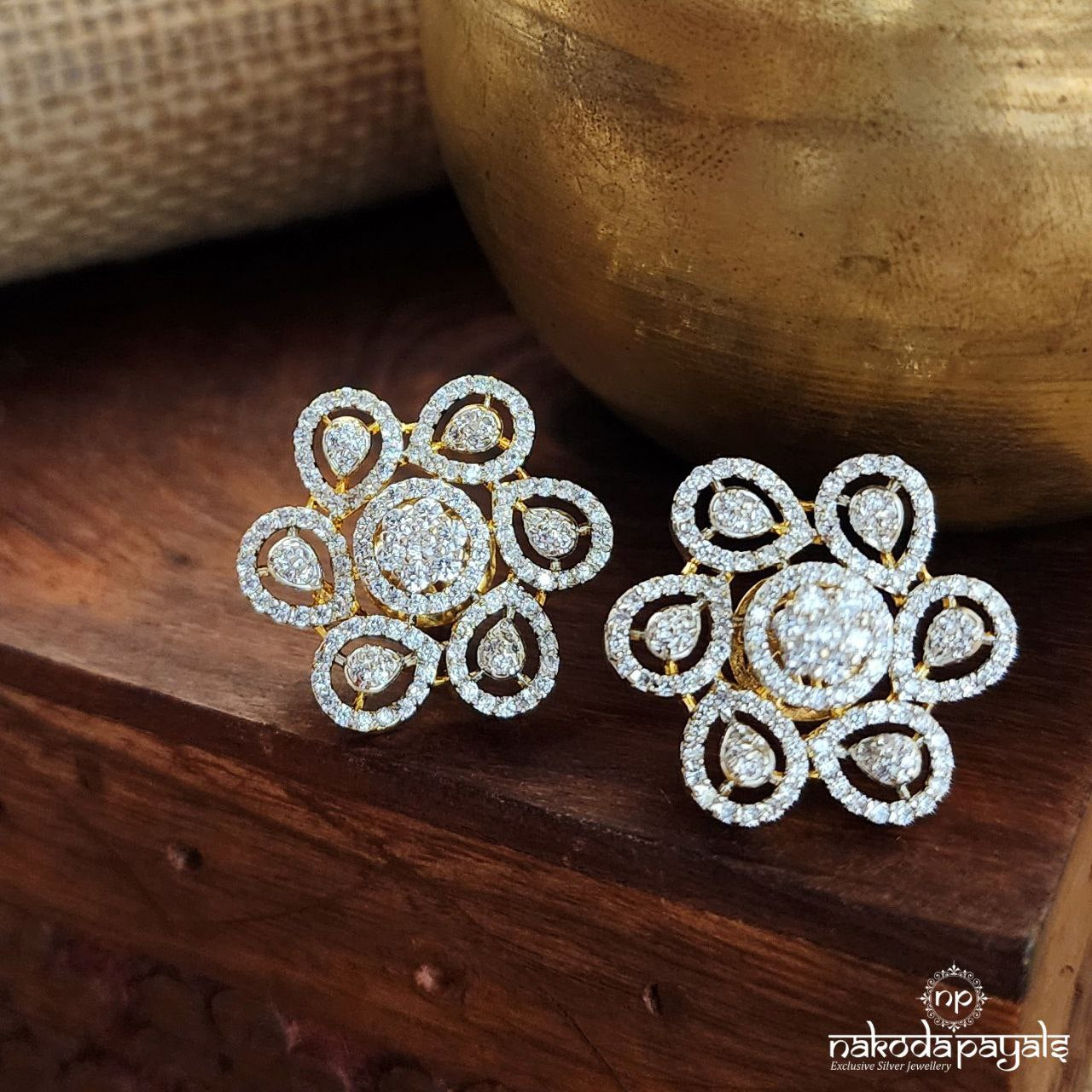 Blooming Flower Studs (Ge8408)