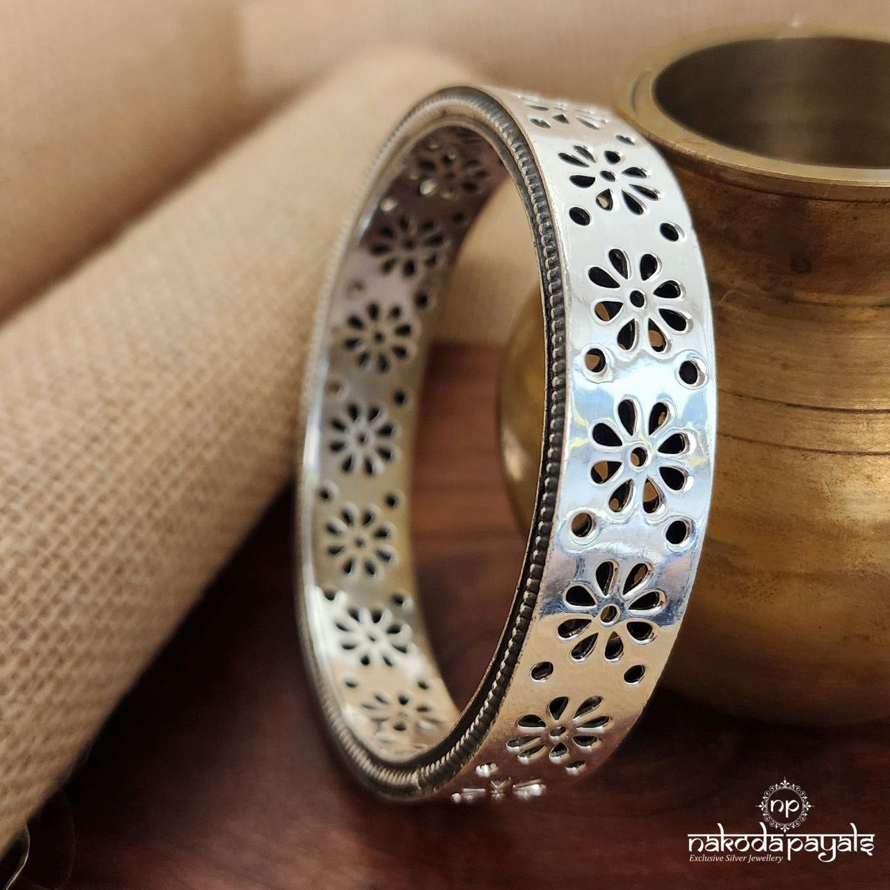 Classic Flower Bangle (K4986)