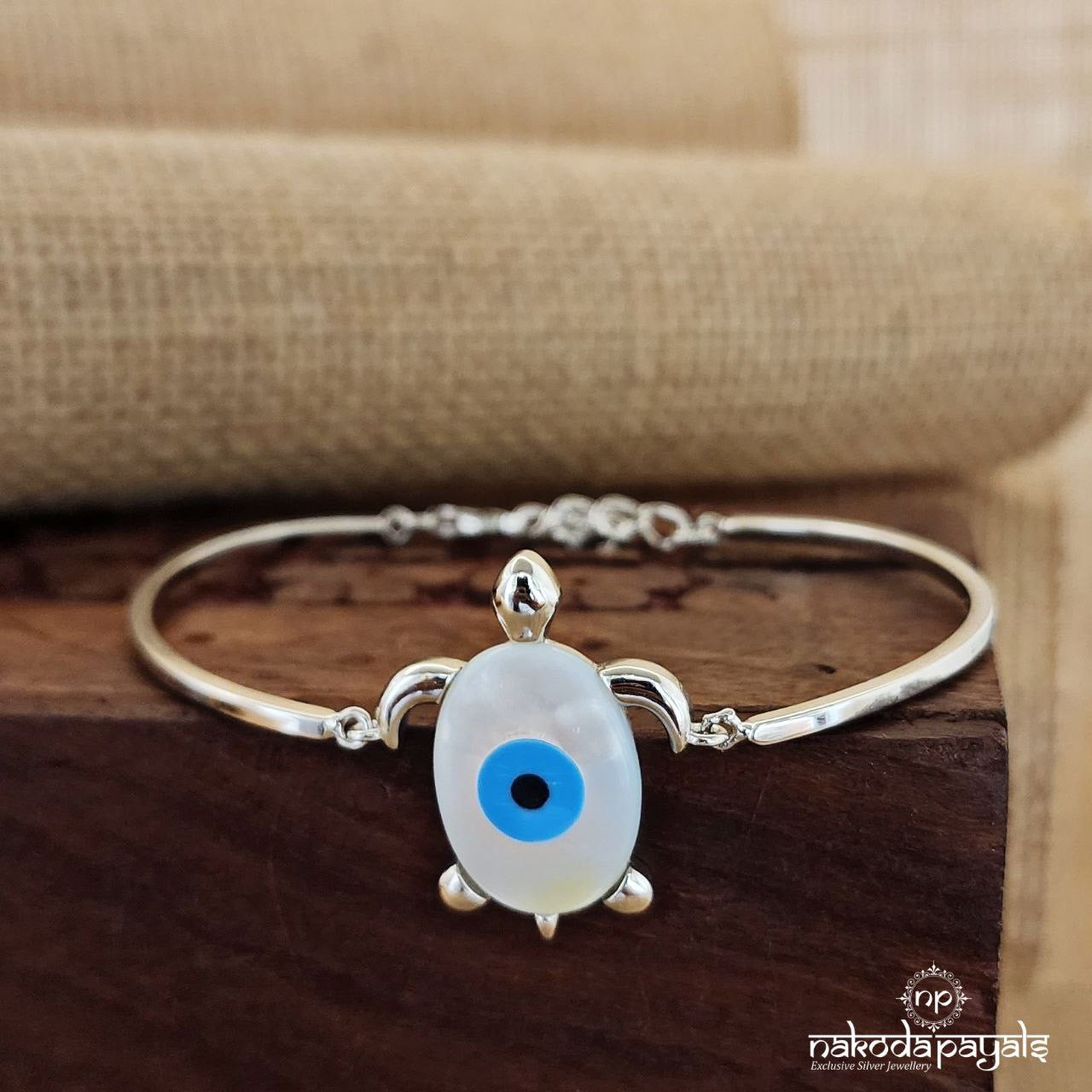 Tortoise MOP Bracelet (Br1572)