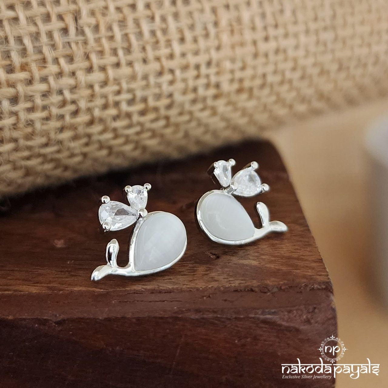 Whale MOP Studs (St3013)