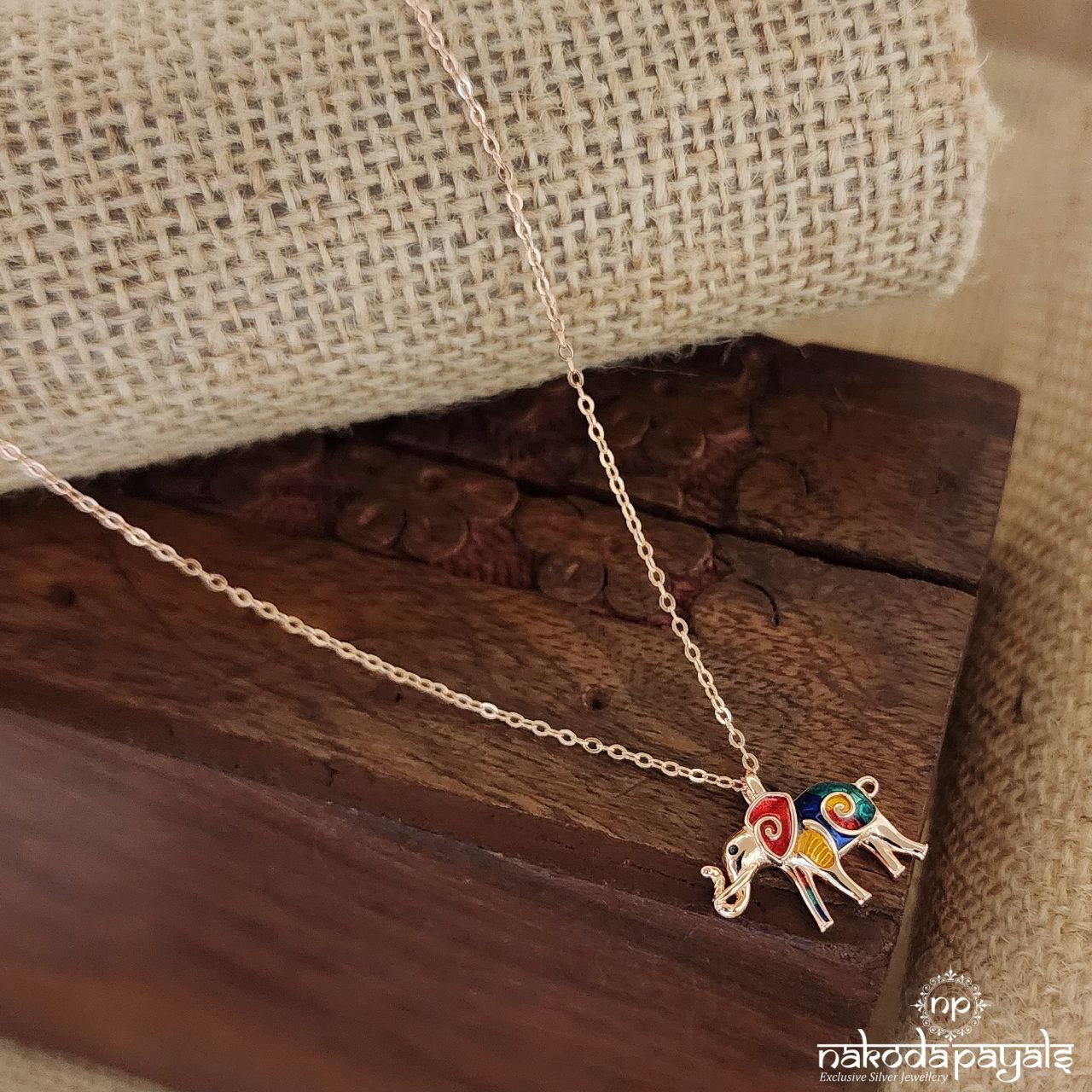 Trunk Tales Neckpiece (St2970)