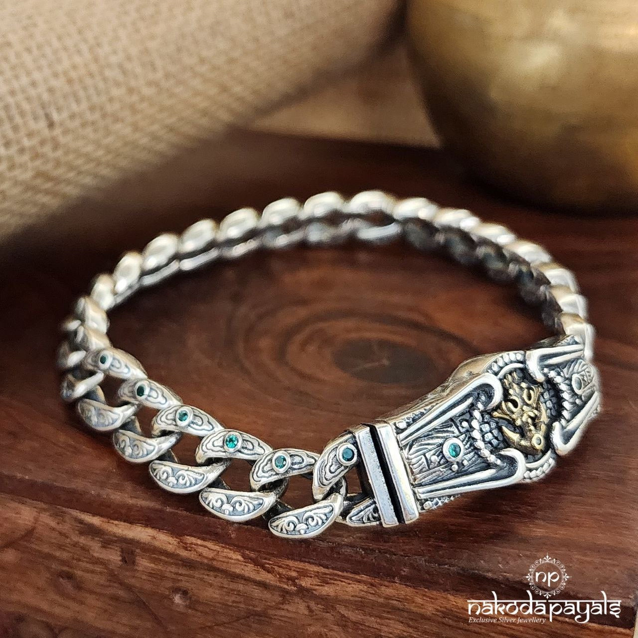 Stylish Linked Men’s Bracelet (Mc0885)