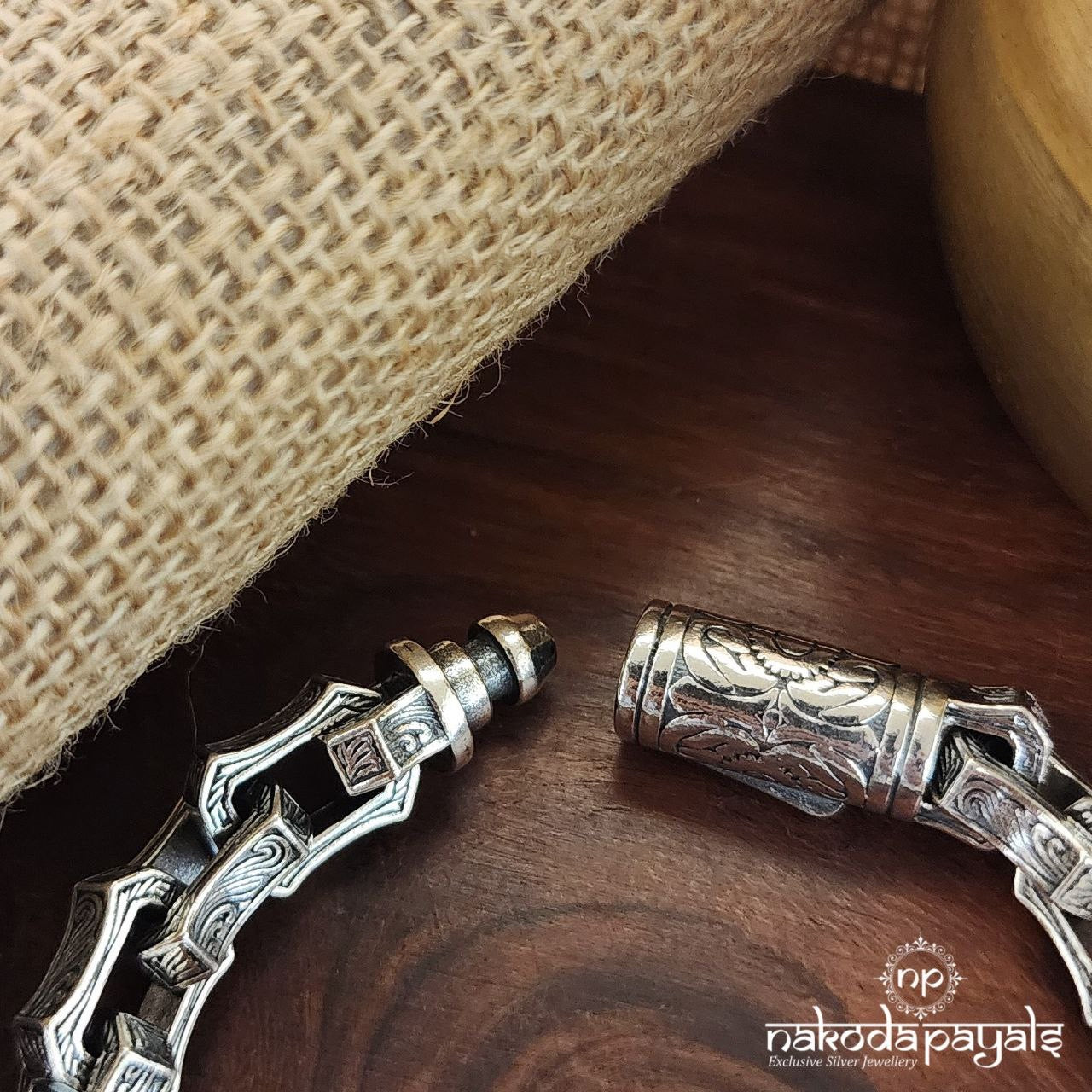 Luxeedge Linked Men’s Bracelet (Mc0893)