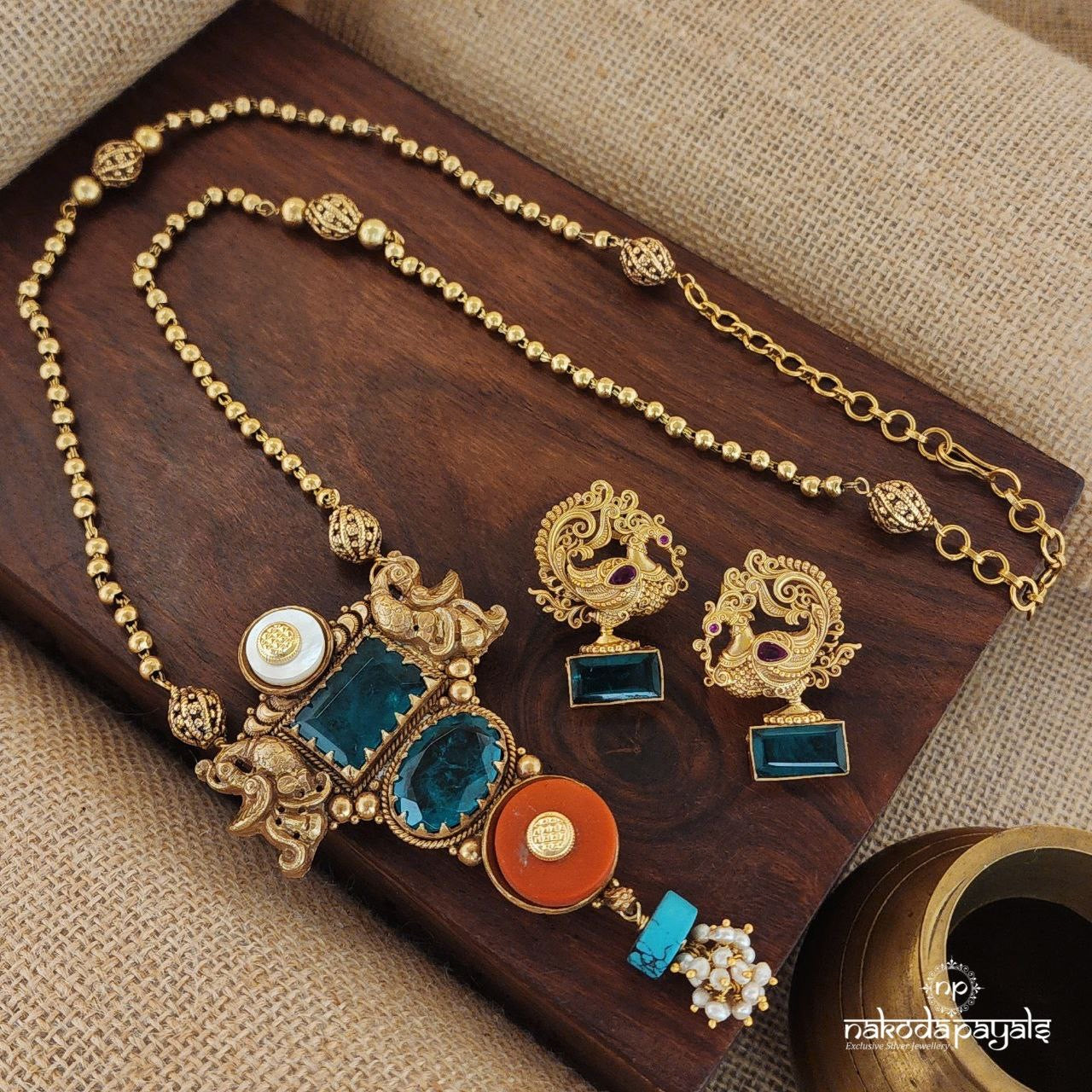 Unique MultiColor Neckpiece With Earrings (Gn8204)