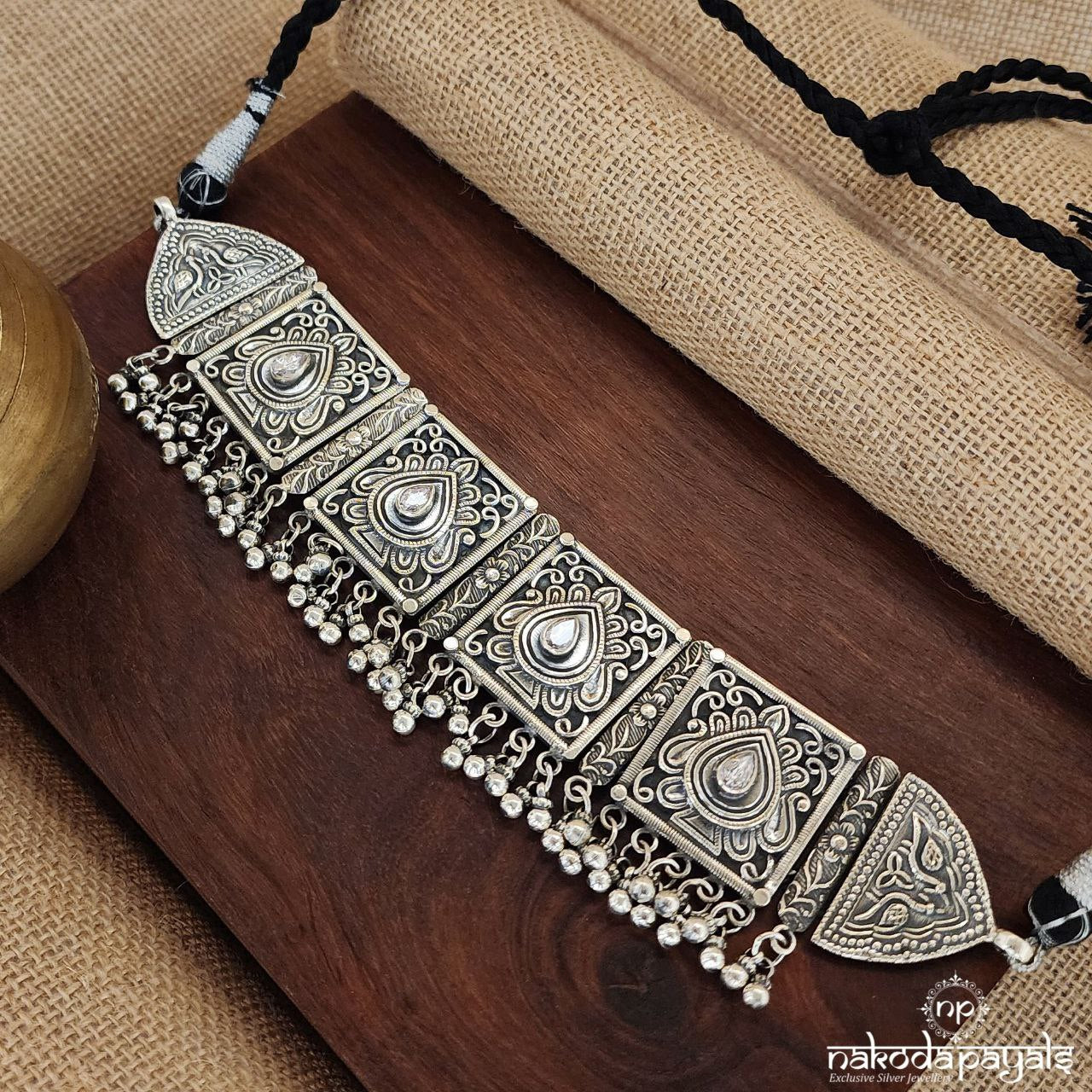 Square White Leaf Choker (N10273)