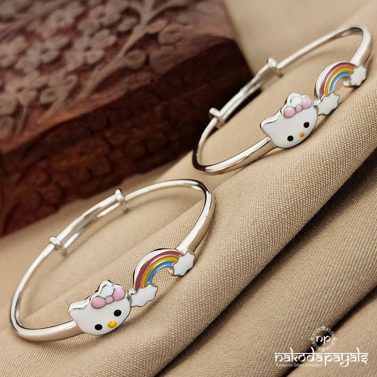 Jewelryboxes Silver Plated Hello Kitty Cat Open End Cuff Bangle – Adjustable Bracelet For Women & Girls