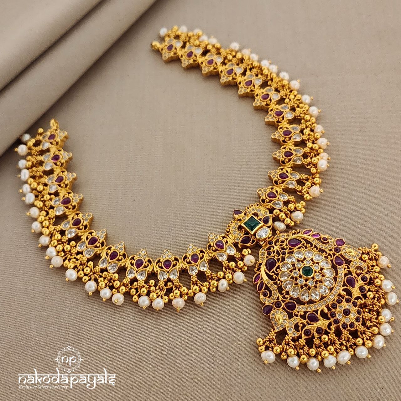 Choicest Pearly Neckpiece (GN6070)