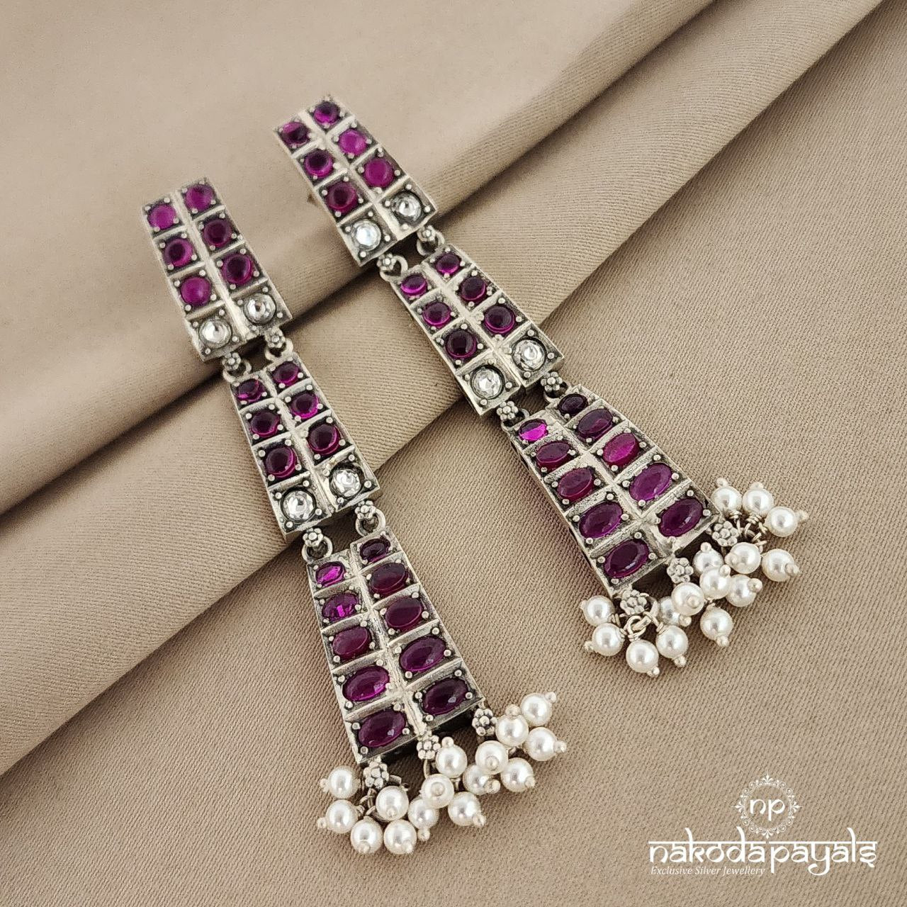 Striking Pearly Chandbali (C7283)