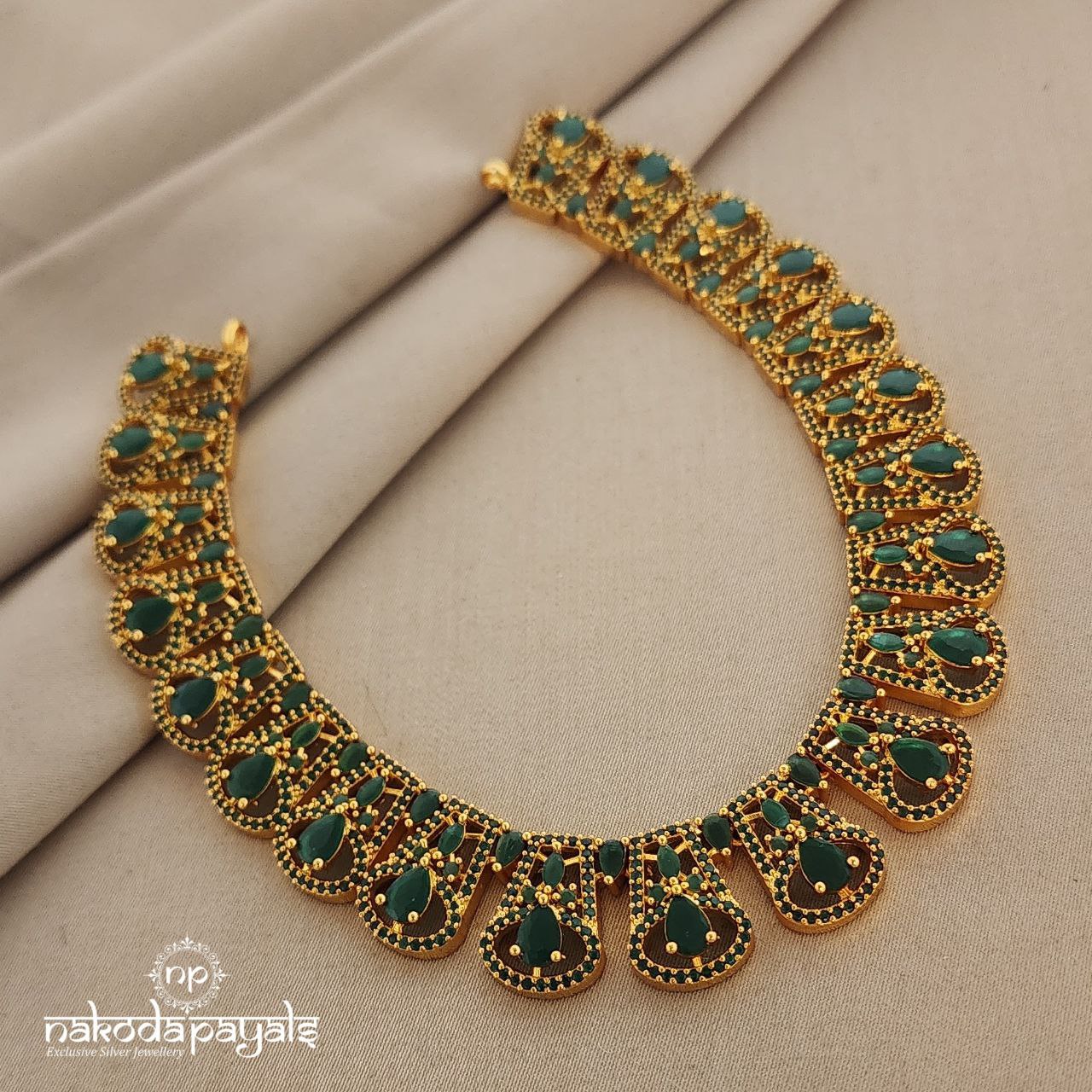 Gravish Green Neckpiece (GN676)