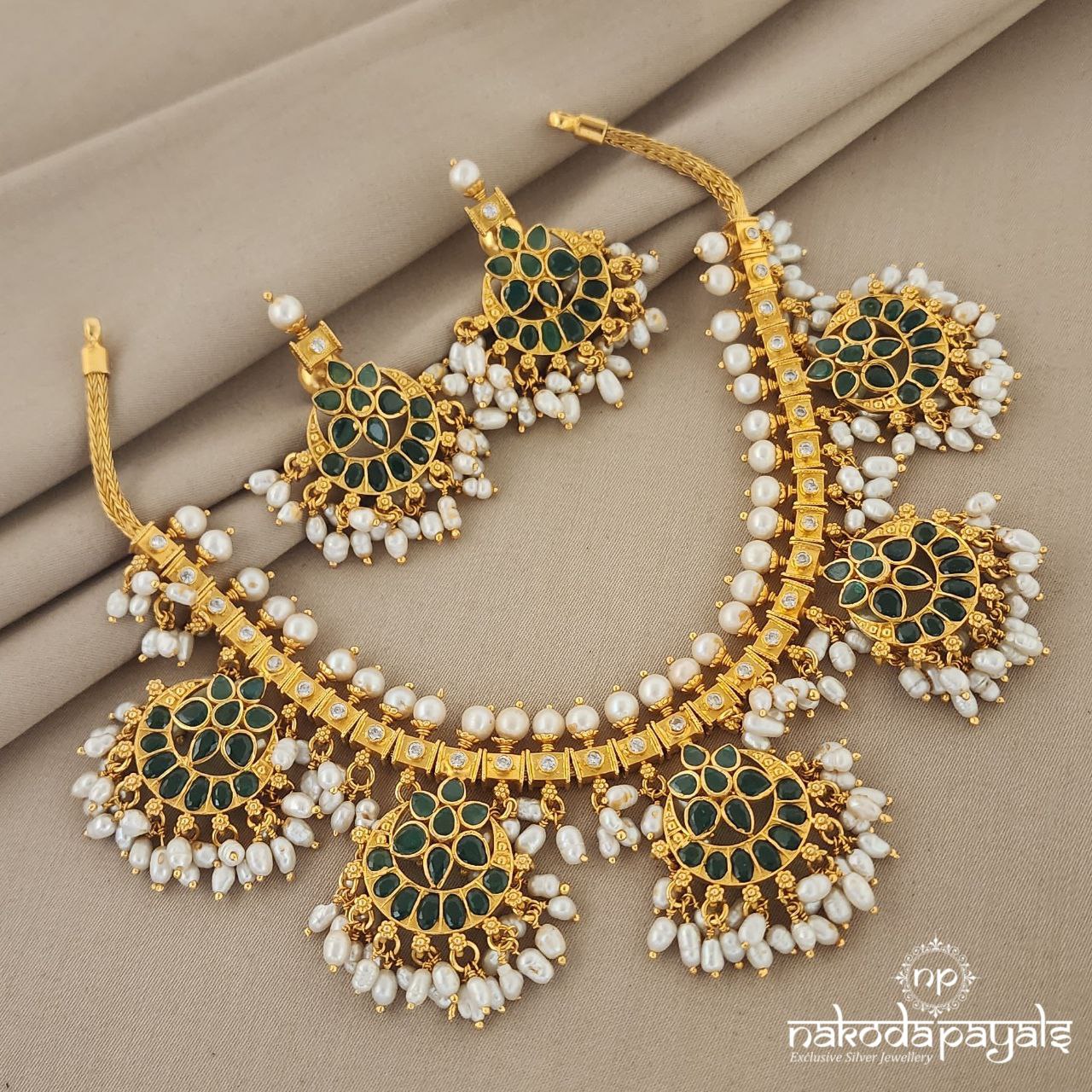 Green Guttupusalu Neckpiece with Earrings (GN711)