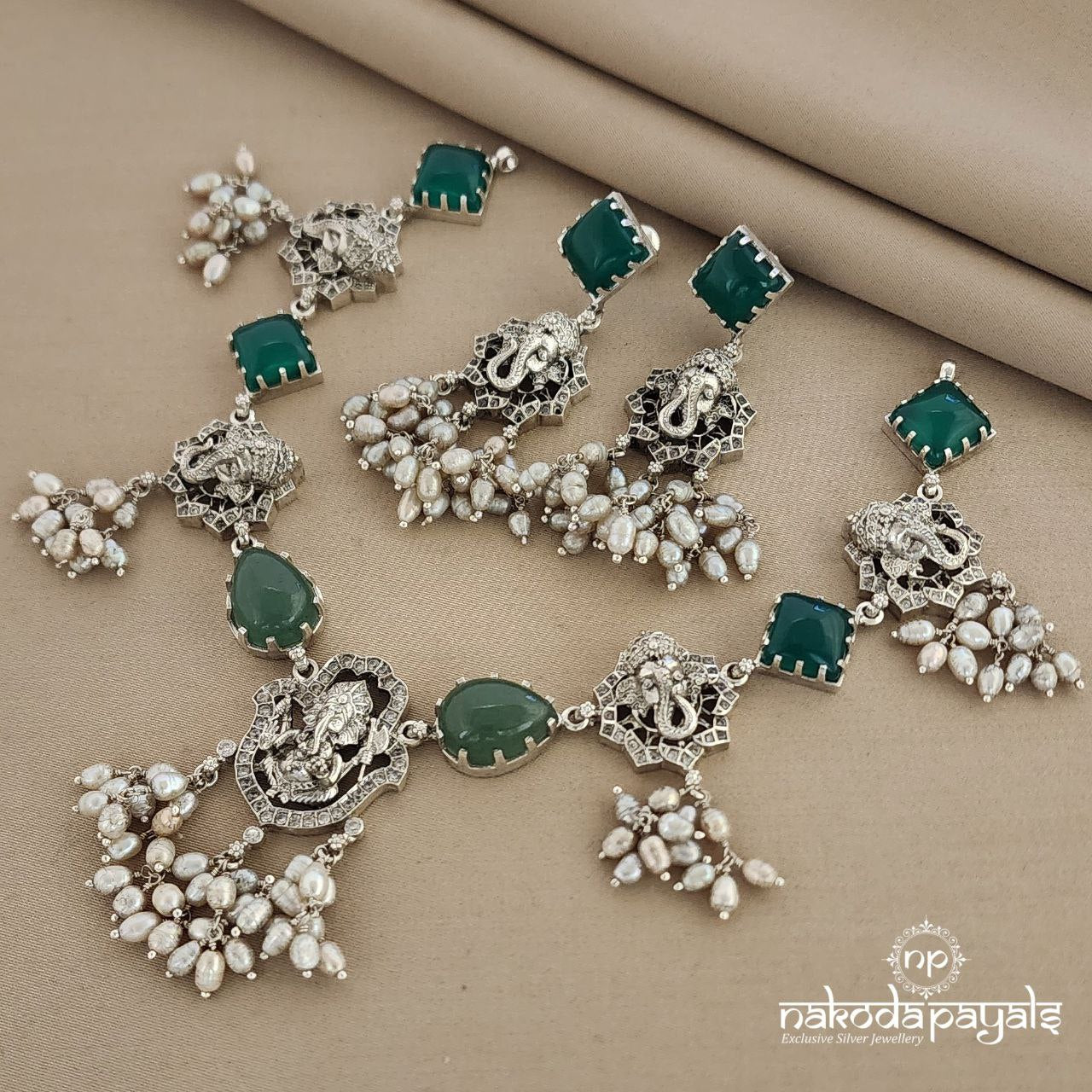 Emerald Ganesha Guttapusalu With Earrings(N8571)