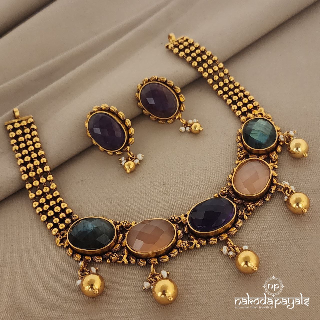 Pent Precious Short Neckpiece With Earrings (GN6387)