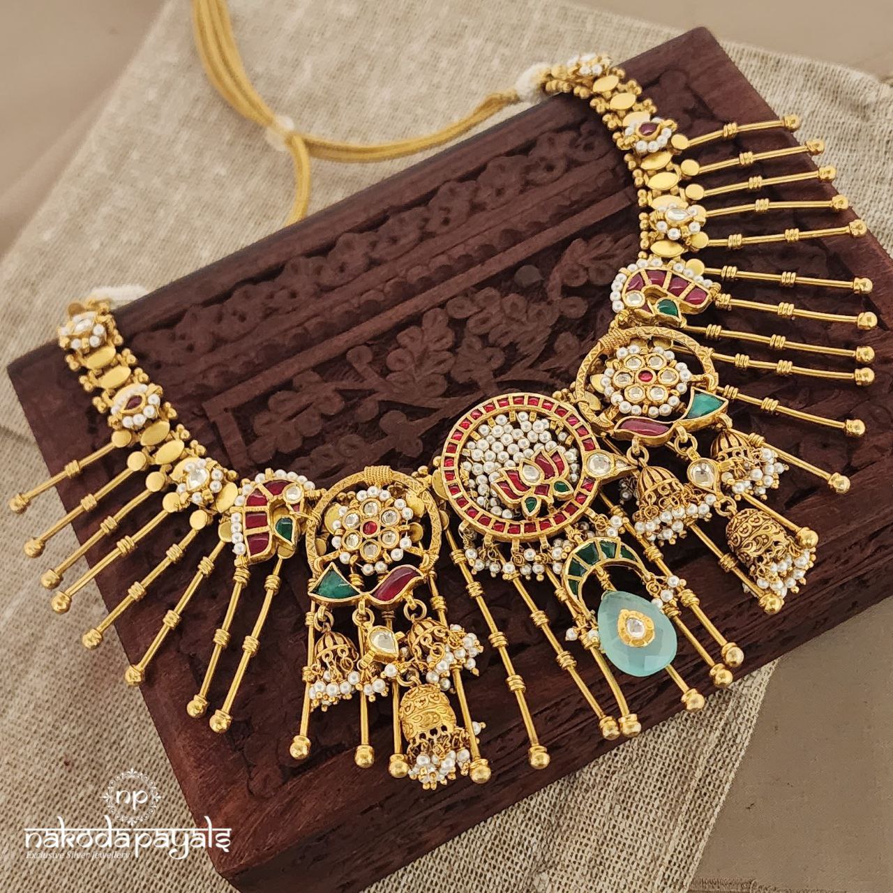 Tribal Golden Kundan Neckpiece (Gn8772)