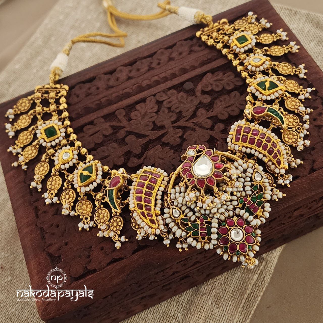 Mesmerizing Kundan Flexible Neckpiece (Gn8774)