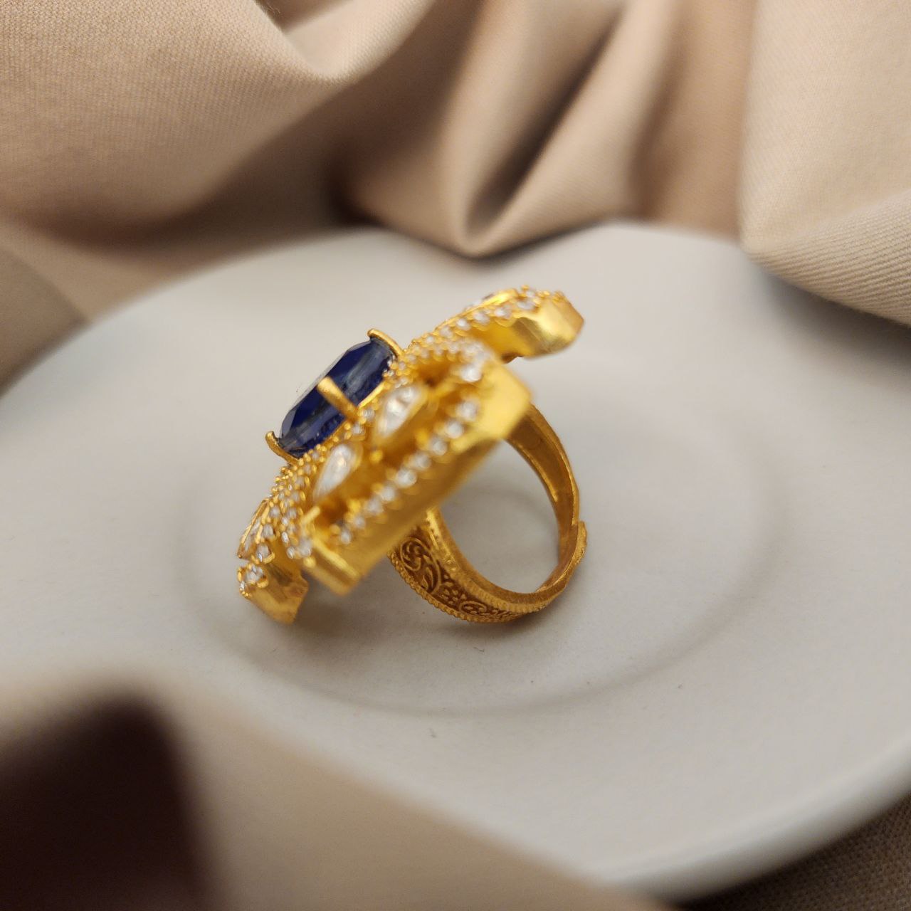 Entrancing Blue Finger Ring (F2244)
