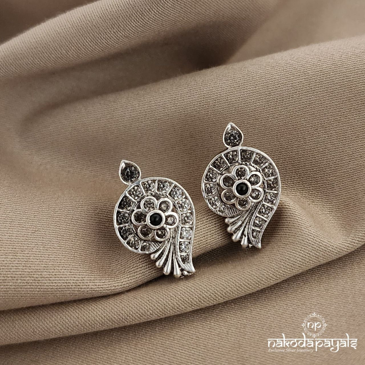 Shankhu Studs (S8751)