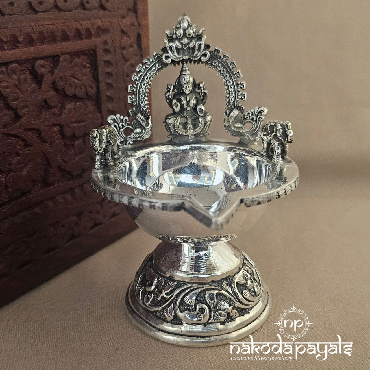 Mahalakshmi Kamakshi Deepam (Aa1084)